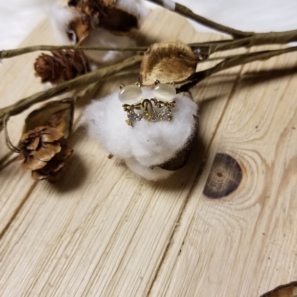 💥💥HOST PICK💥💥🐱🐈Very Cute Cat earrings with CZ's in CREAM 🐱🐈 - Picture 3 of 11